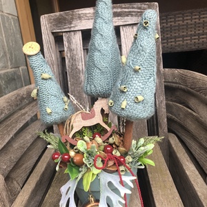 Karácsonyi asztaldísz fenyőfákkal - Meska.hu