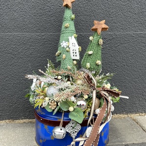 Karácsonyi asztaldísz zöld erdőben, Karácsony, Karácsonyi lakásdekoráció, Ünnepi asztaldekoráció, Kötés, Virágkötés, MESKA