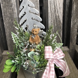 Karácsonyi asztaldísz kis fém vödörben maci királyfi, Karácsony, Karácsonyi lakásdekoráció, Ünnepi asztaldekoráció, Virágkötés, MESKA