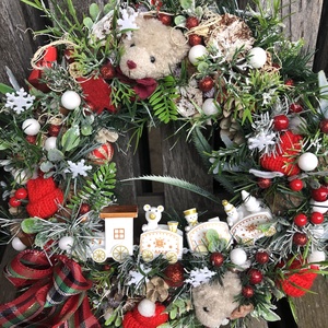 Karácsonyi ajtókopogtató macikkal, vonattal, sapikkal - karácsony - karácsonyi lakásdekoráció - karácsonyi ajtódíszek - Meska.hu