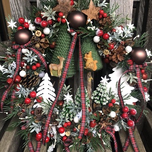 Karácsonyi ajtódísz fenyőerdőben, Karácsony, Karácsonyi lakásdekoráció, Karácsonyi ajtódíszek, Virágkötés, MESKA