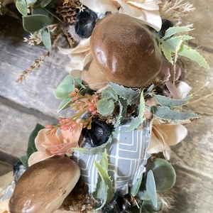 Ajtódísz/kopogtató szivecskékkel, gombákkal - otthon & életmód - dekoráció - ajtó- és ablak dekoráció - ajtódísz & kopogtató - Meska.hu