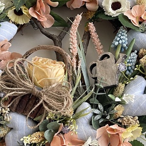 Ajtódísz kosárkával szivecskékkel tavasz-nyár - otthon & életmód - dekoráció - ajtó- és ablak dekoráció - ajtódísz & kopogtató - Meska.hu