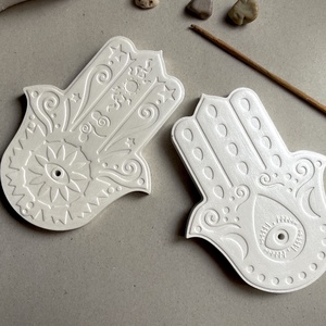 Hamsa keze füstölőtartó selyemfénnyel - otthon & életmód - dekoráció - dísztárgy - Meska.hu