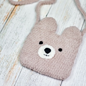 KÉSZTERMÉK -  Horgolt MACI oldaltáska, mackós crossbody gyerekeknek - táska & tok - kézitáska & válltáska - vállon átvethető táska - Meska.hu