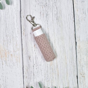 Horgolt ajakápoló tartó, karabineres táskadísz - táska & tok - kulcstartó & táskadísz - kulcstartó - Meska.hu