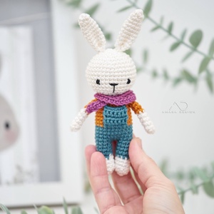 ZsebAmara - horgolt MINI nyuszifiú, marokállatka, Játék & Sport, Plüssállat & Játékfigura, Nyuszi, Horgolás, Hímzés, MESKA