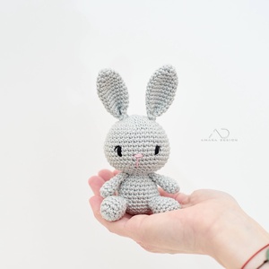 ZsebAmara - horgolt MINI ülő nyuszi marokfigura, húsvéti nyuszi  , Játék & Sport, Plüssállat & Játékfigura, Nyuszi, Horgolás, MESKA