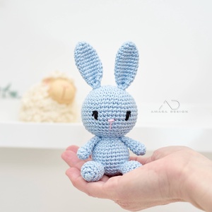 ZsebAmara - horgolt MINI ülő nyuszi marokfigura, húsvéti nyuszi  - játék & sport - plüssállat & játékfigura - nyuszi - Meska.hu