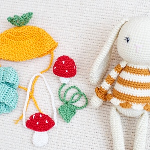 Őszi öltözetes horgolt nyuszi AJÁNDÉK gomba könyvjelzővel  - játék & sport - plüssállat & játékfigura - nyuszi - Meska.hu