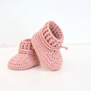 Horgolt babacipő - old rose - Meska.hu