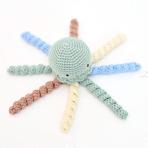 Horgolt KIS rezeda polip - játék & sport - babalátogató ajándékcsomag - Meska.hu