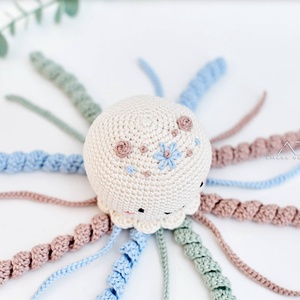 Horgolt NAGY krém polip virághímzéssel - rágókaként és csörgővel is kérhető (feláras) - játék & sport - plüssállat & játékfigura - polip, medúza - Meska.hu