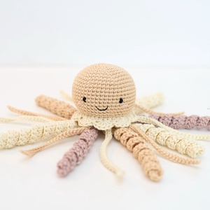 Horgolt KIS homok polip krém gallérral - baba - mama - babalátogató ajándékcsomag - Meska.hu