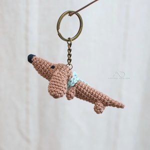Horgolt tacskó kulcstartó - barna - akár ajándékkísérővel is, Táska & Tok, Kulcstartó & Táskadísz, Kulcstartó, Horgolás, MESKA
