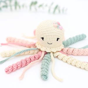 Horgolt KÖZEPES polip virághímzéssel - baba - mama - babalátogató ajándékcsomag - Meska.hu