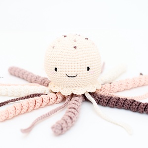 Horgolt NAGY polip hímzett pötyökkel - krém/barna  - baba - mama - babalátogató ajándékcsomag - Meska.hu