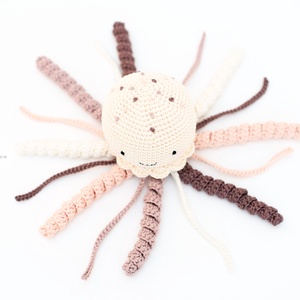 Horgolt NAGY polip hímzett pötyökkel - krém/barna  - baba - mama - babalátogató ajándékcsomag - Meska.hu