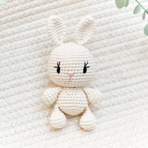 ZsebAmara - horgolt MINI nyuszi marokfigura 1 db, Játék & Sport, Plüssállat & Játékfigura, Nyuszi, Horgolás, MESKA