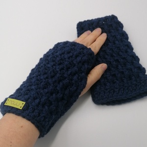 Sötétkék színű kesztyű - Meska.hu