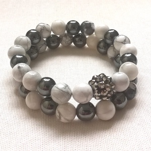 AKCIÓ - Szürke-fehér ásvány karkötő pár, hematit - howlit (magnezit) ásványkarkötő, féldrágakő karkötő szett -  - Meska.hu