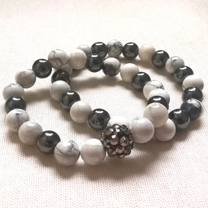 AKCIÓ - Szürke-fehér ásvány karkötő pár, hematit - howlit (magnezit) ásványkarkötő, féldrágakő karkötő szett -  - Meska.hu