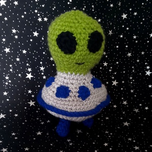 Horgolt földönkívüli, UFO figura - játék & sport - plüssállat & játékfigura - más figura - Meska.hu