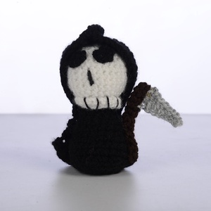 Horgolt zord kaszás figura - otthon & életmód - dekoráció - halloween - halloweeni figurák - Meska.hu