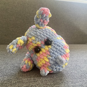 Amigurumi színes horgolt víziló figura, Játék & Sport, Plüssállat & Játékfigura, Más figura, Horgolás, MESKA