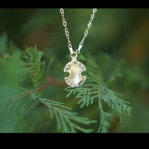 Amorf medál lánccal - ékszer - nyaklánc - medálos nyaklánc - Meska.hu