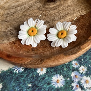 Százszorszép süthető gyurma fülbevaló - ékszer - fülbevaló - lógó fülbevaló - Meska.hu