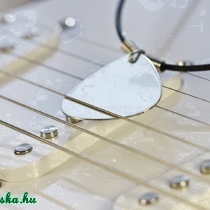 Gitárpengető nyaklánc - Meska.hu