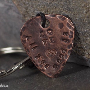 All you need is LOVE- idézetes gitárpengető kulcstartó -stamping -  - Meska.hu