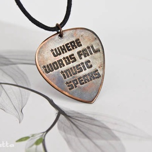 Where words fail, music speaks  - vörösréz gitár pengető - idézetes ékszer -  - Meska.hu