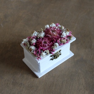 Gyűrűtartó dobozka (rózsaszín-fehér), Esküvő, Kiegészítők, Gyűrűtartó & Gyűrűpárna, Virágkötés, MESKA