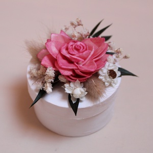 Kerek gyűrűtartó dobozka (fehér-rózsaszín), Esküvő, Kiegészítők, Gyűrűtartó & Gyűrűpárna, Virágkötés, MESKA