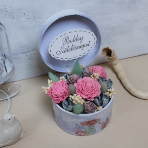 Virágdoboz (rózsaszín-kék), Otthon & Lakás, Dekoráció, Asztal és polc dekoráció, Asztaldísz, Virágkötés, MESKA