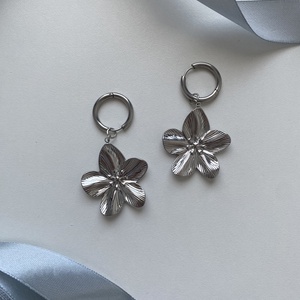 Virág fülbevaló, Ékszer, Fülbevaló, Lógós kerek fülbevaló, Ékszerkészítés, MESKA