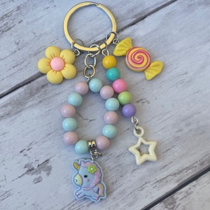 Gyöngy kulcstartó táskadísz medálokkal - táska & tok - kulcstartó & táskadísz - kulcstartó - Meska.hu