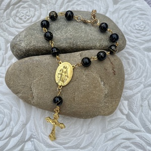 Autós rózsafüzér, tizedes rózsafüzér fekete porcelán jáde ásványból arany díszítéssel 5274924 - Meska.hu