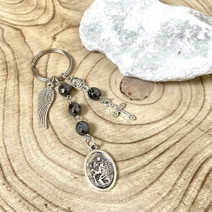 Szent Kristóf védelmező amulett kulcstartó táskadísz fazetált hematit ásványgyöngyökből, Táska & Tok, Kulcstartó & Táskadísz, Táskadísz, Ékszerkészítés, MESKA