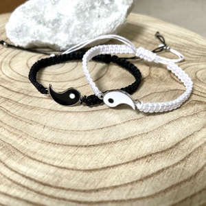 Fonott makramé Jin Jang páros karkötő - ékszer - karkötő - fonott karkötő - Meska.hu