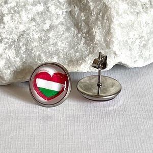 Magyar nemzeti kokárda trikolor szív üveglencsés nemesacél fülbevaló - ékszer - fülbevaló - pötty fülbevaló - Meska.hu