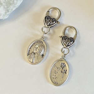 Szent Teréz anya amulett kulcstartó táskadísz, Táska & Tok, Kulcstartó & Táskadísz, Kulcstartó, Ékszerkészítés, MESKA