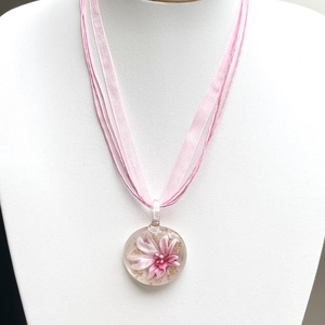 Muránói stílusú üvegmedál szalagláncon  - ékszer - nyaklánc - medálos nyaklánc - Meska.hu