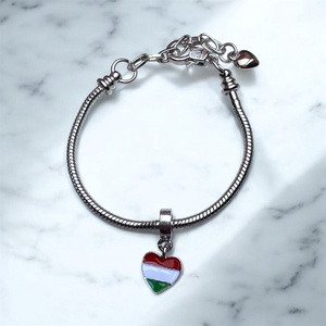 Magyar nemzeti színű szív charm medál - ékszer - karkötő - charm karkötő - Meska.hu