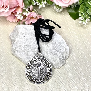 Szent Benedek védelmező amulett talizmán bőrszálon - ékszer - nyaklánc - medálos nyaklánc - Meska.hu