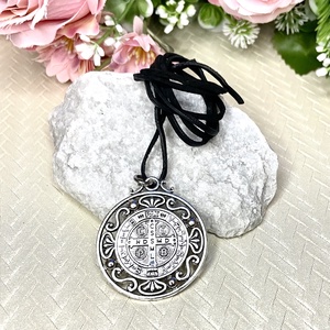 Szent Benedek védelmező amulett talizmán bőrszálon - ékszer - nyaklánc - medálos nyaklánc - Meska.hu