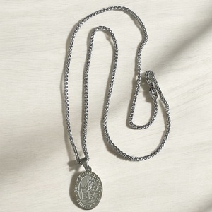 Ezüst színű Szent Kristóf nemesacél medál védelmező amulett talizmán ezüst színű nemesacél láncon - ékszer - nyaklánc - medálos nyaklánc - Meska.hu