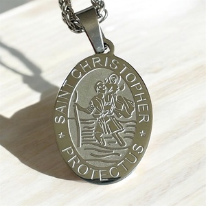 Ezüst színű Szent Kristóf nemesacél medál védelmező amulett talizmán ezüst színű nemesacél láncon - Meska.hu